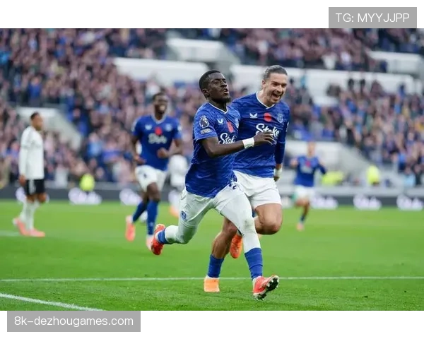 曼联客场1-0击败埃弗顿，拉什福德接B费直塞冷静推射锁定胜局