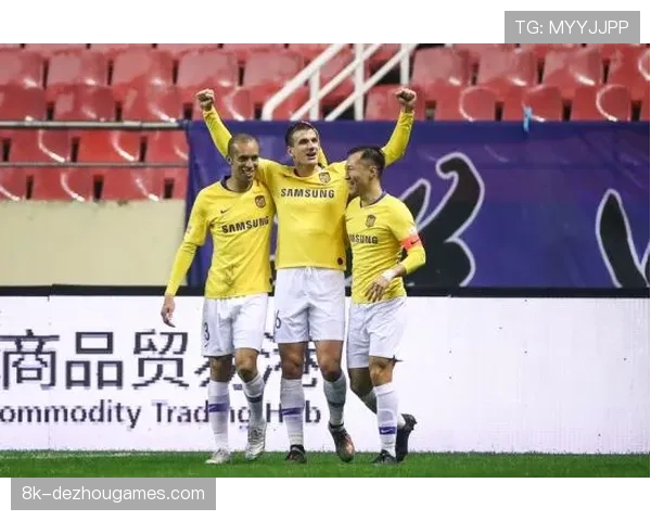 “山东泰山2-1绝杀上海申花,克雷桑点射完成梅开二度” “山东泰山2-1绝杀上海申花,克雷桑点射完成梅开二度”